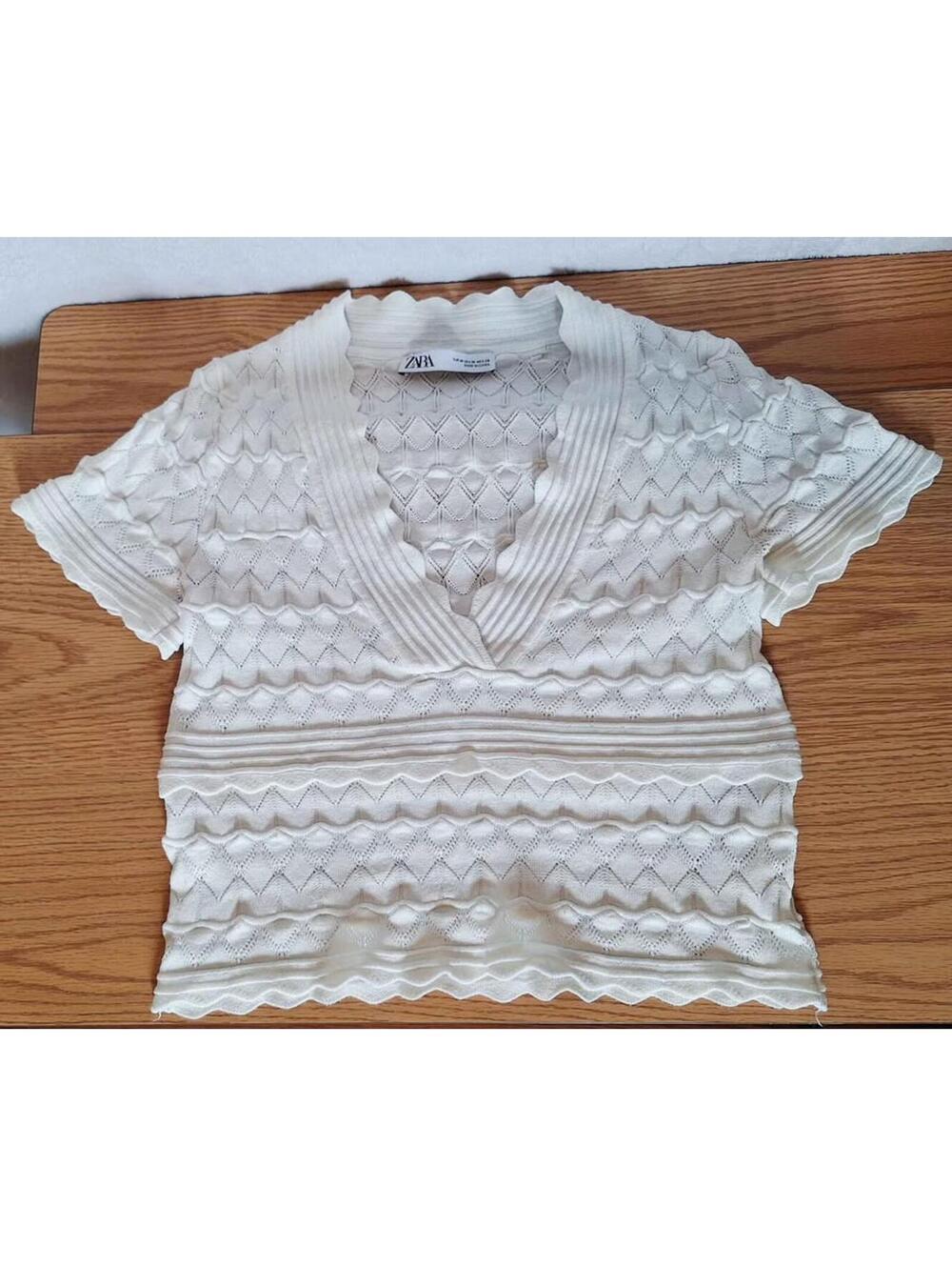 ZARA Ivory Pointelle Knit Top Wavy Textured Short Sleeve Scalloped V-Neck Medium